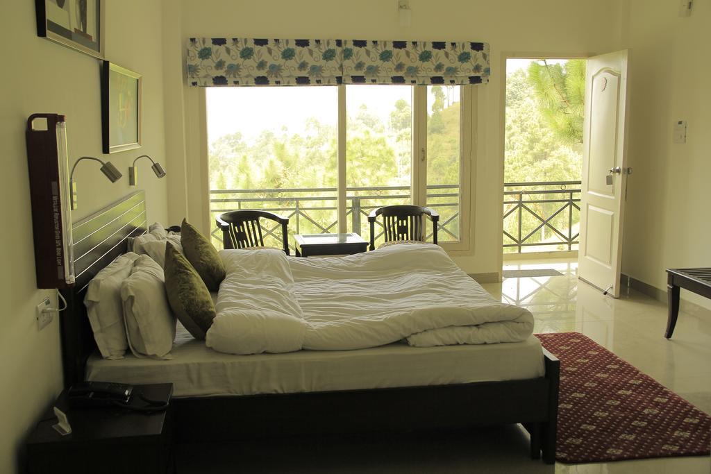 Maple Resort Chail Rum bild